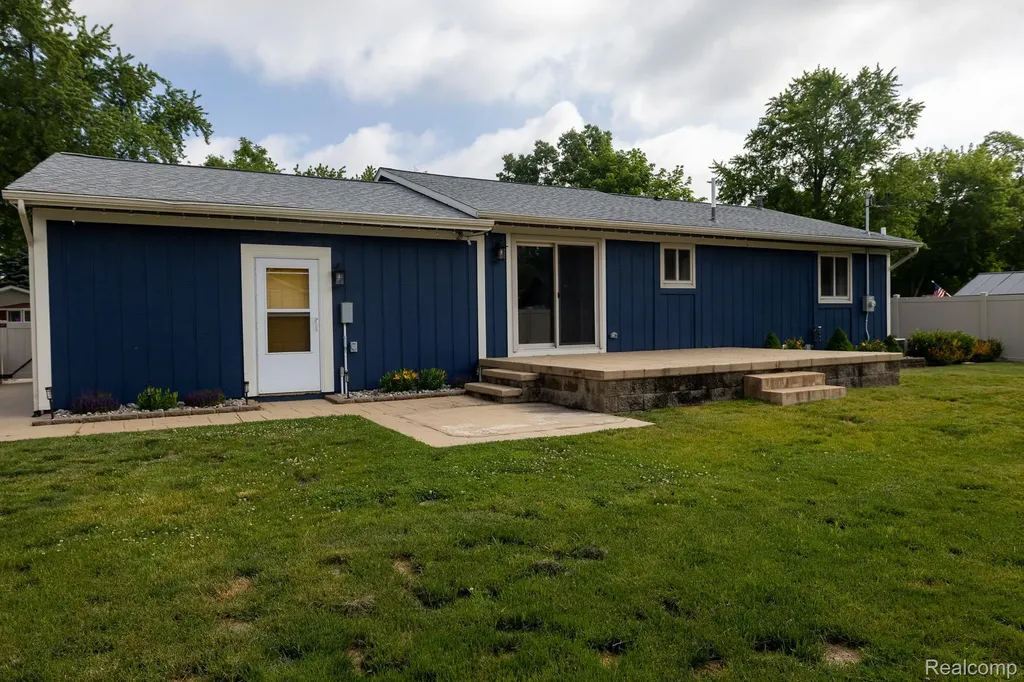 9185 Ashdown Avenue White Lake Charter Township MI 48386