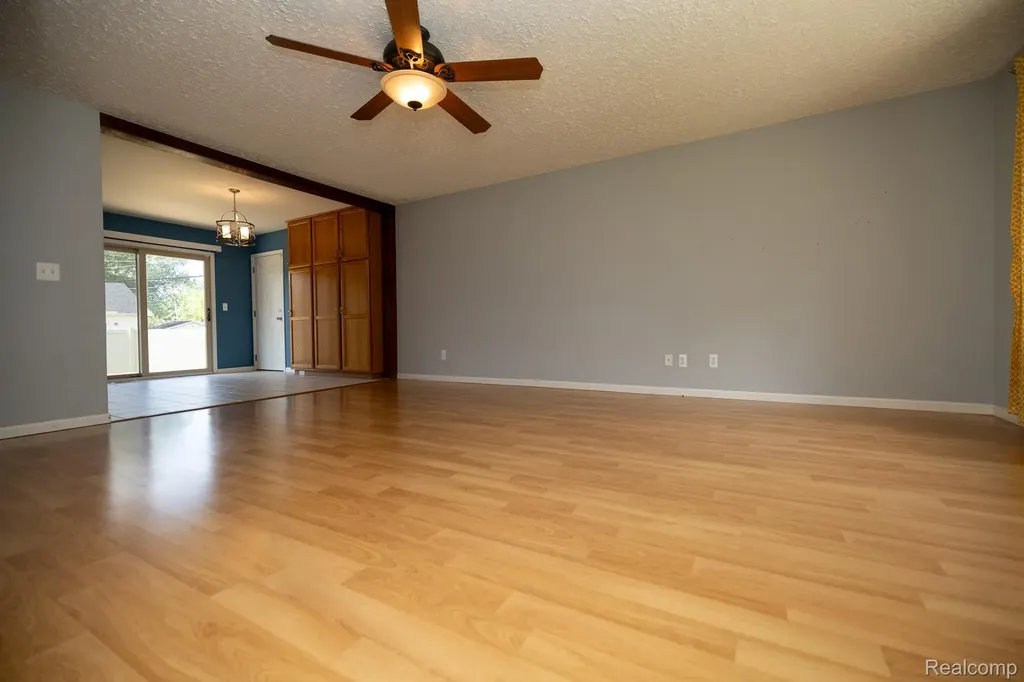 9185 Ashdown Avenue White Lake Charter Township MI 48386
