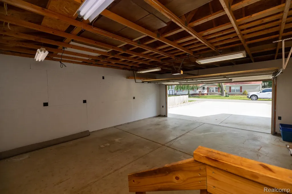 9185 Ashdown Avenue White Lake Charter Township MI 48386
