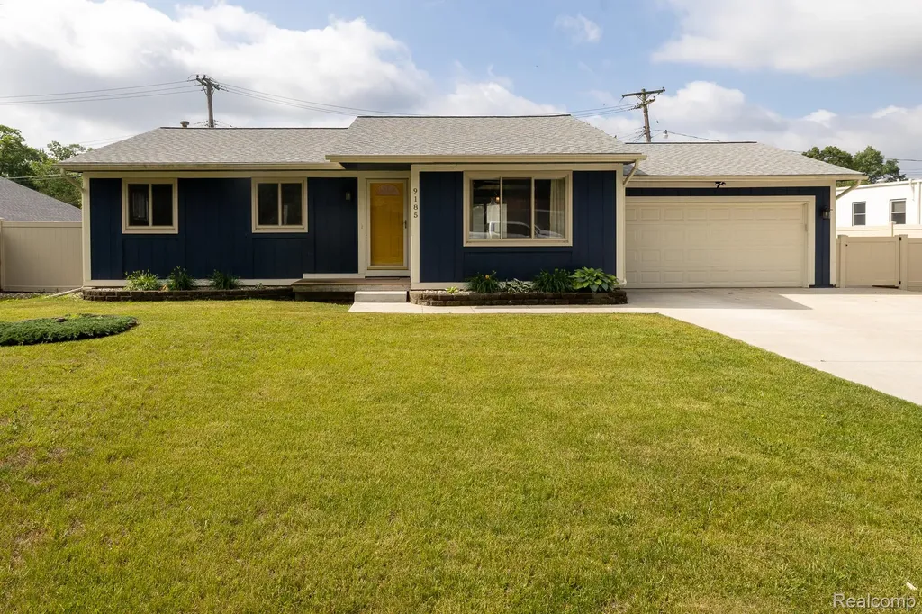 9185 Ashdown Avenue White Lake Charter Township MI 48386