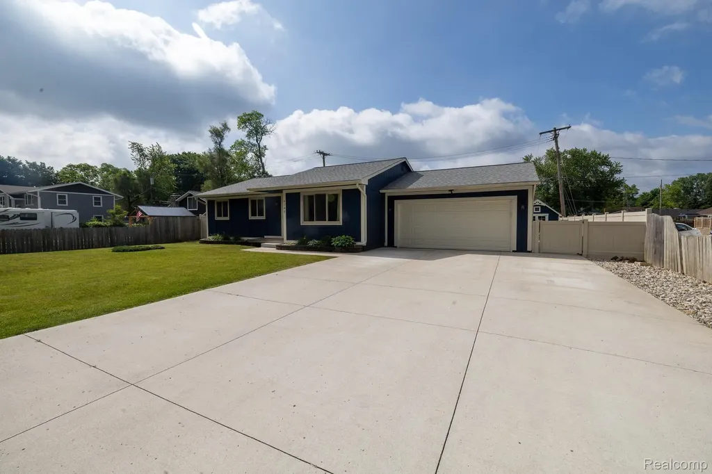 9185 Ashdown Avenue White Lake Charter Township MI 48386