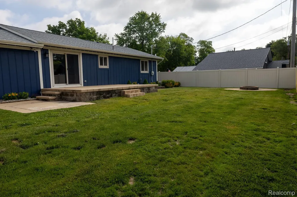 9185 Ashdown Avenue White Lake Charter Township MI 48386