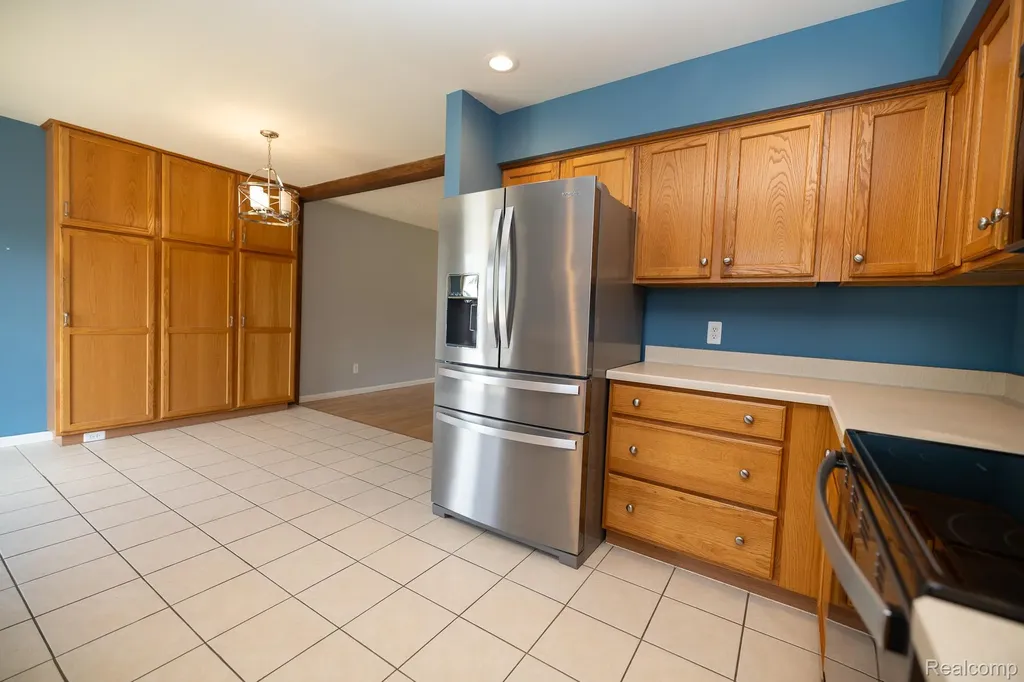 9185 Ashdown Avenue White Lake Charter Township MI 48386