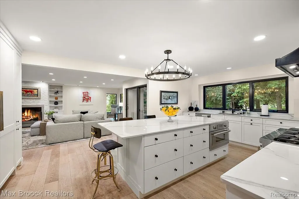 2999 Bloomfield Park Drive West Bloomfield Charter Township MI 48323