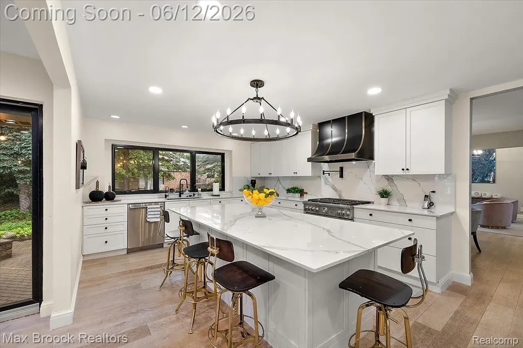 2999 Bloomfield Park Drive West Bloomfield Charter Township MI 48323