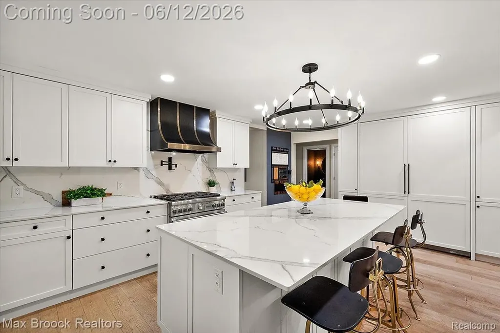 2999 Bloomfield Park Drive West Bloomfield Charter Township MI 48323