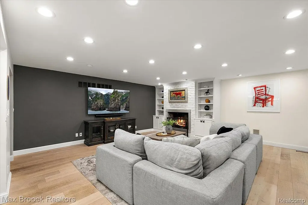 2999 Bloomfield Park Drive West Bloomfield Charter Township MI 48323