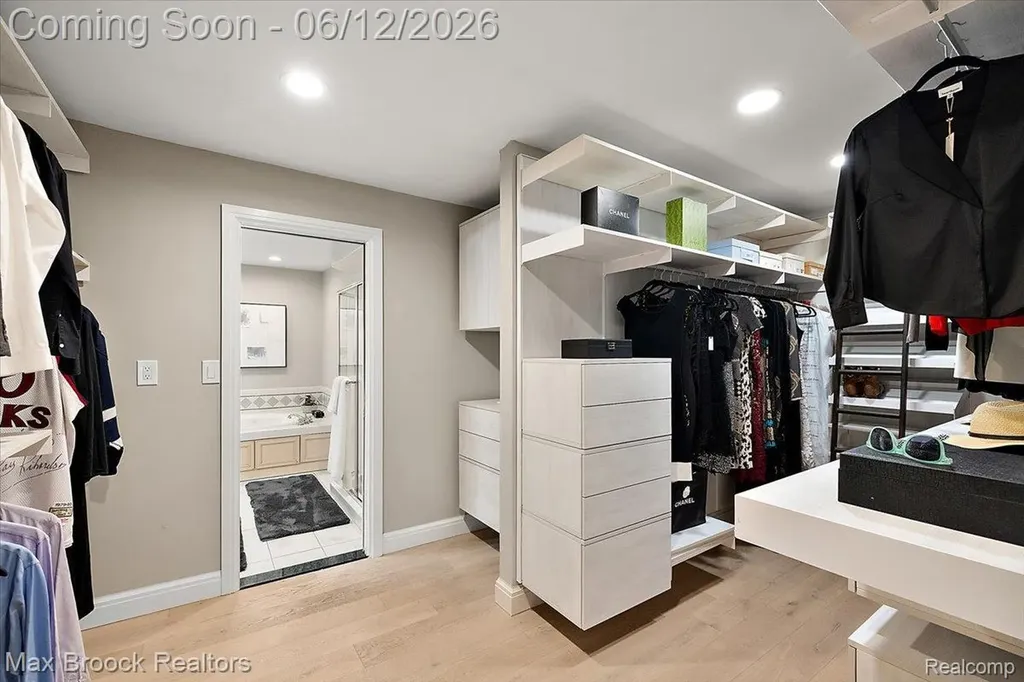 2999 Bloomfield Park Drive West Bloomfield Charter Township MI 48323