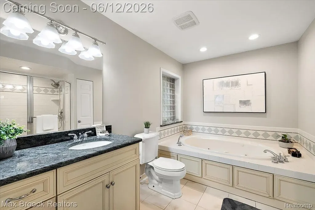 2999 Bloomfield Park Drive West Bloomfield Charter Township MI 48323