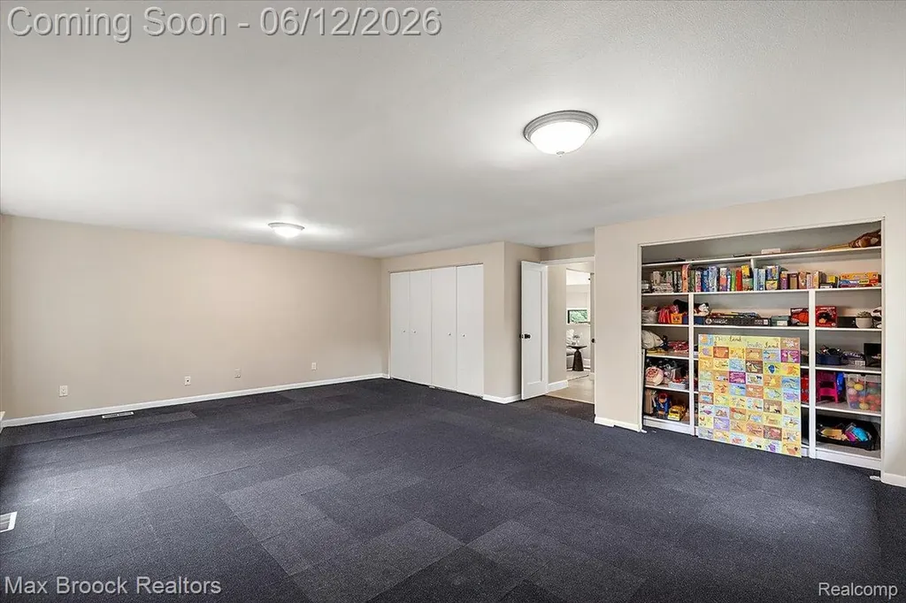 2999 Bloomfield Park Drive West Bloomfield Charter Township MI 48323