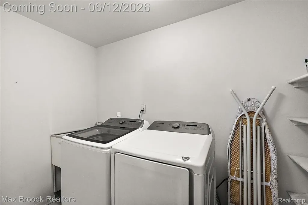 2999 Bloomfield Park Drive West Bloomfield Charter Township MI 48323