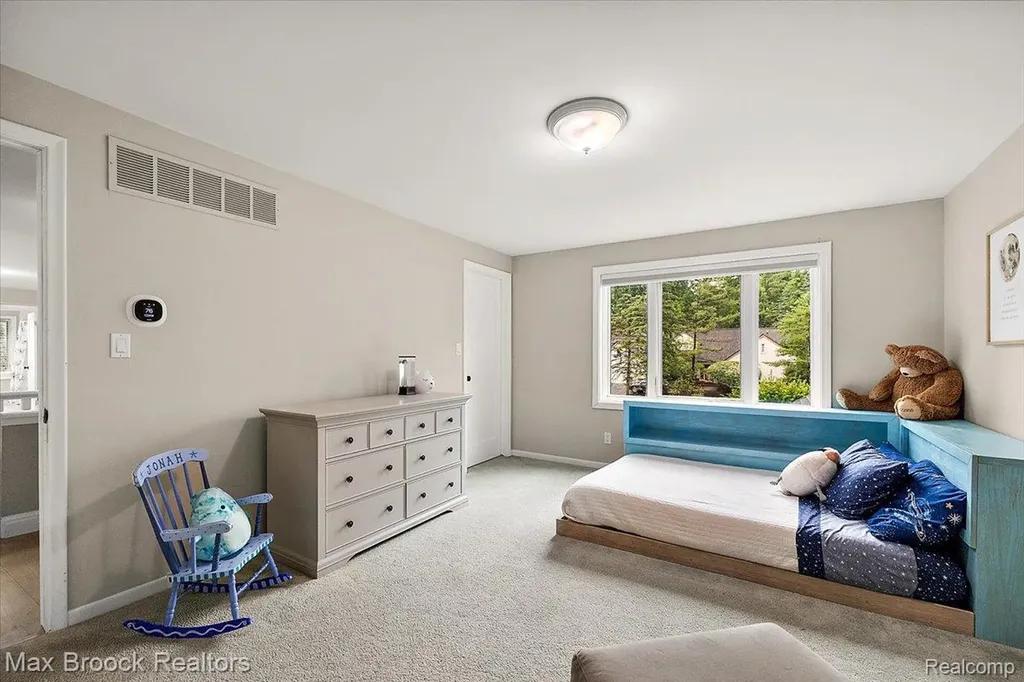 2999 Bloomfield Park Drive West Bloomfield Charter Township MI 48323