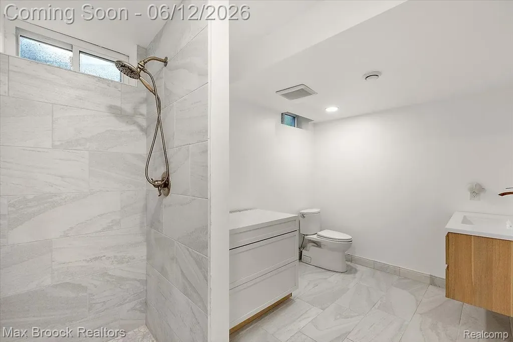 2999 Bloomfield Park Drive West Bloomfield Charter Township MI 48323