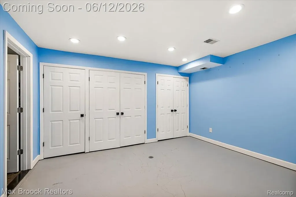 2999 Bloomfield Park Drive West Bloomfield Charter Township MI 48323