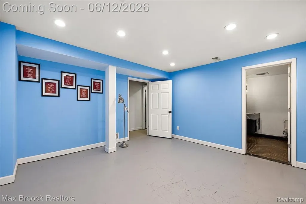 2999 Bloomfield Park Drive West Bloomfield Charter Township MI 48323