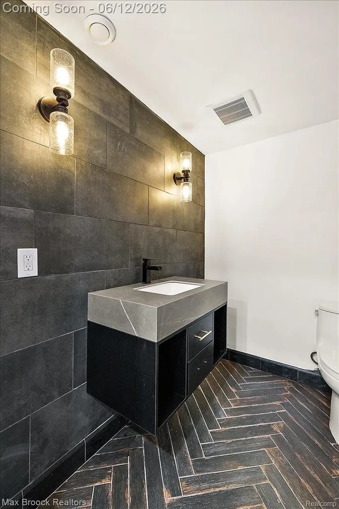 2999 Bloomfield Park Drive West Bloomfield Charter Township MI 48323