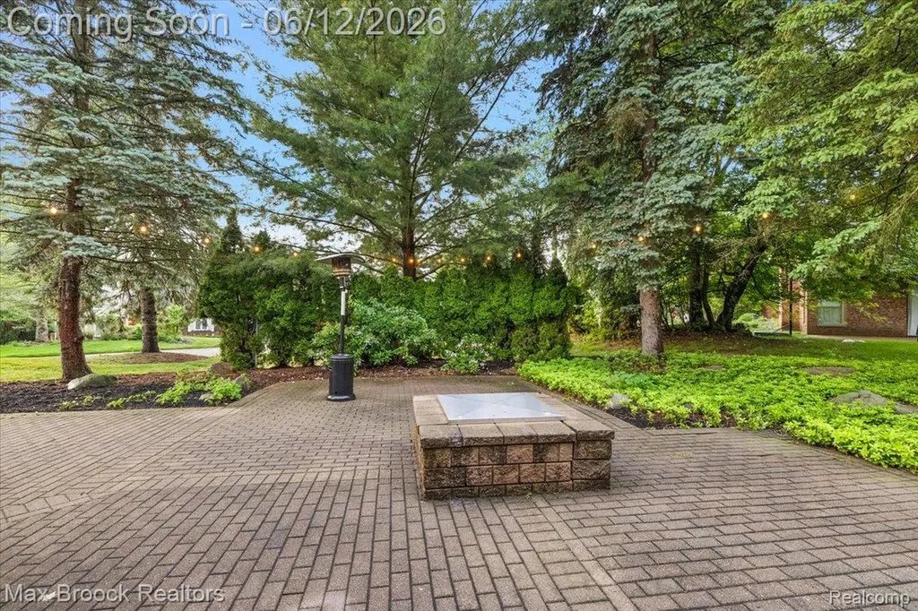2999 Bloomfield Park Drive West Bloomfield Charter Township MI 48323
