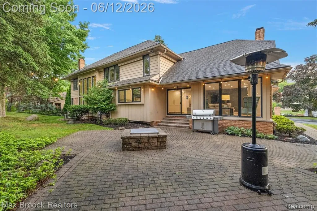 2999 Bloomfield Park Drive West Bloomfield Charter Township MI 48323