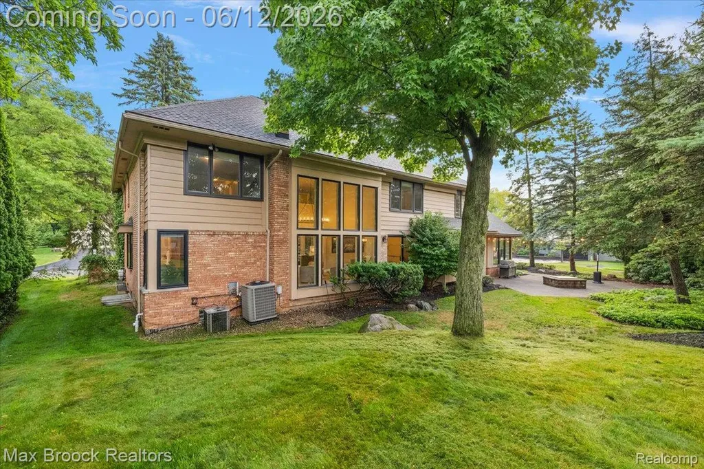 2999 Bloomfield Park Drive West Bloomfield Charter Township MI 48323