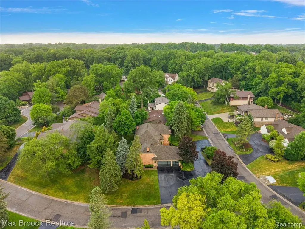 2999 Bloomfield Park Drive West Bloomfield Charter Township MI 48323