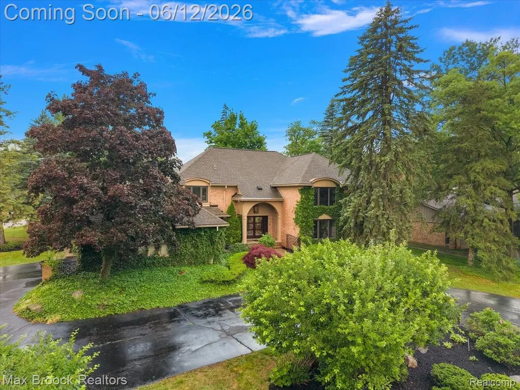 2999 Bloomfield Park Drive West Bloomfield Charter Township MI 48323