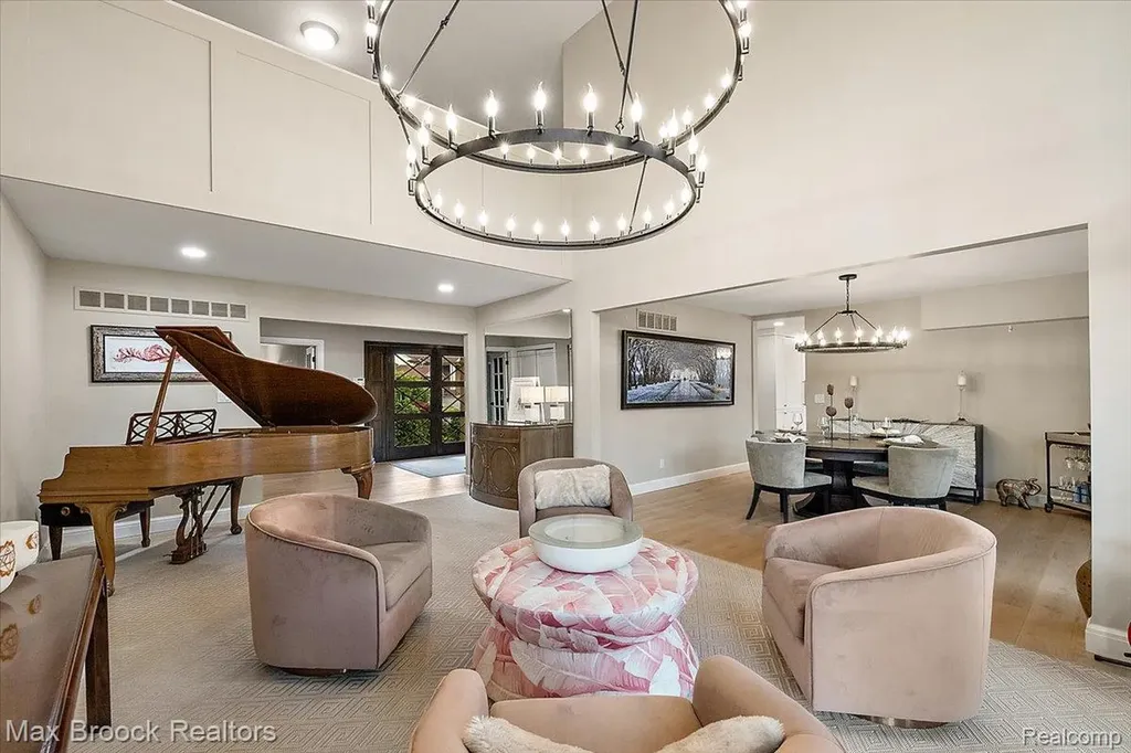 2999 Bloomfield Park Drive West Bloomfield Charter Township MI 48323