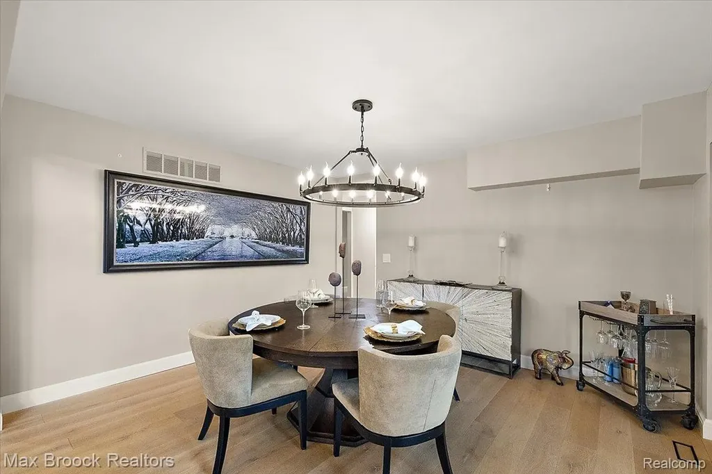 2999 Bloomfield Park Drive West Bloomfield Charter Township MI 48323