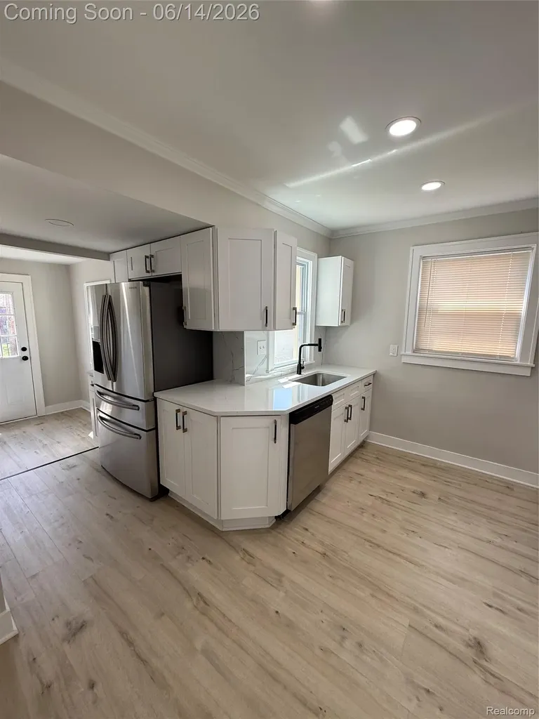 27390 Elmhurst Street Roseville City MI 48066