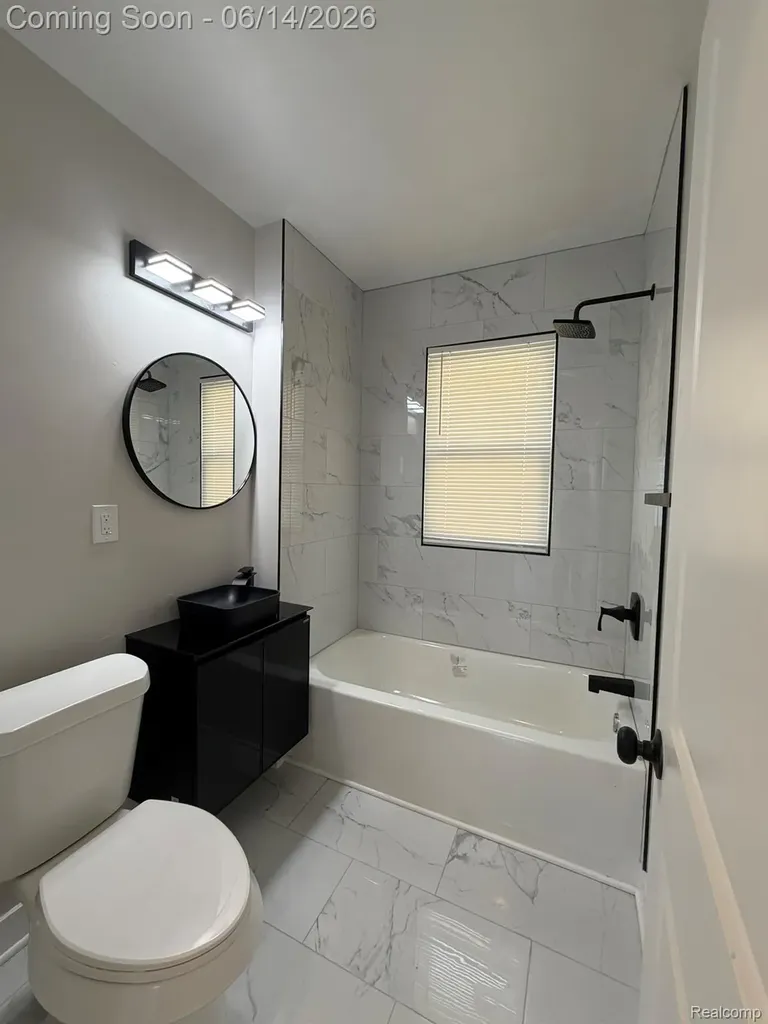 27390 Elmhurst Street Roseville City MI 48066