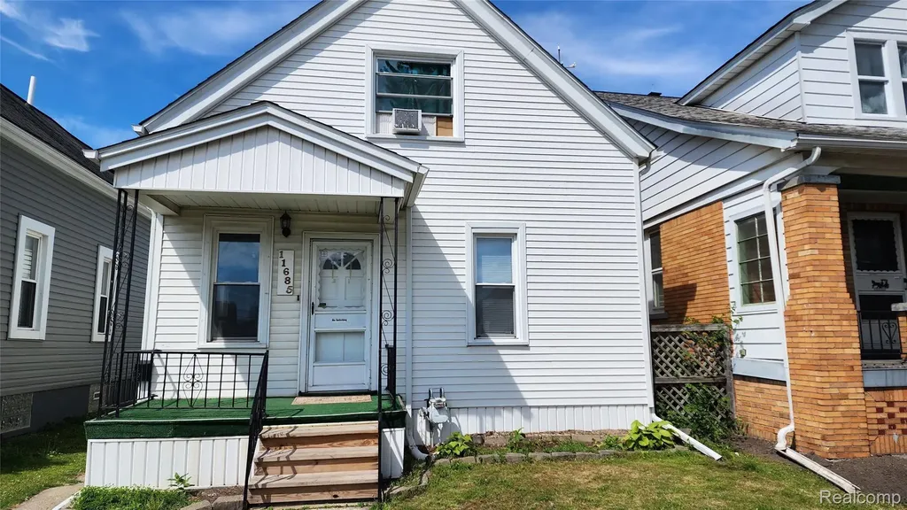 11685 Mitchell St Street Hamtramck City MI 48212