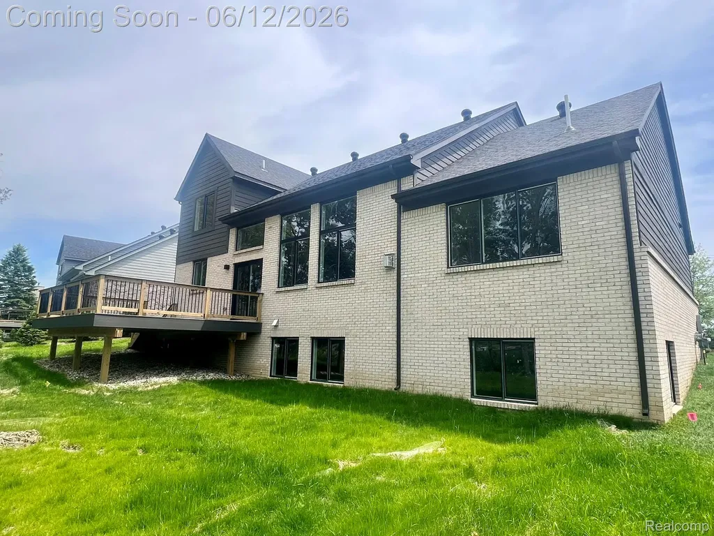 2934 W Walton Boulevard Waterford Charter Township MI 48329