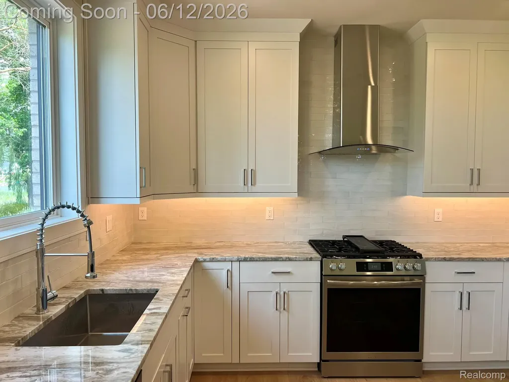 2934 W Walton Boulevard Waterford Charter Township MI 48329