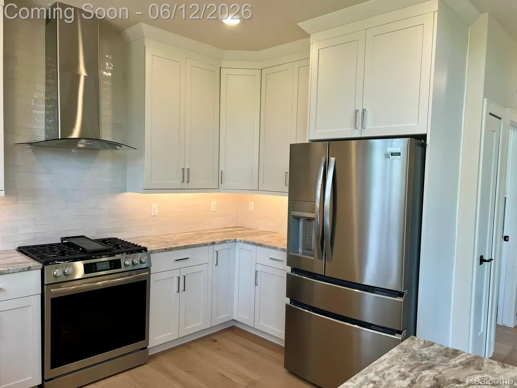 2934 W Walton Boulevard Waterford Charter Township MI 48329