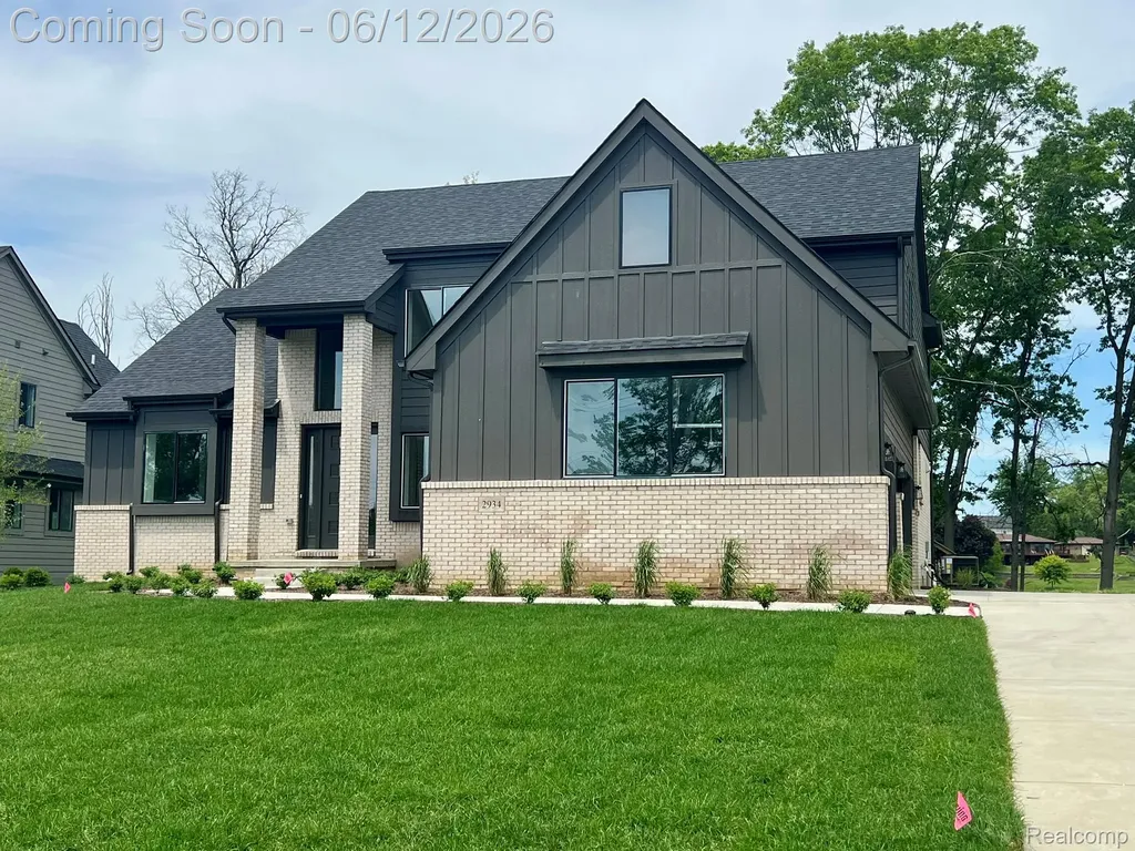 2934 W Walton Boulevard Waterford Charter Township MI 48329