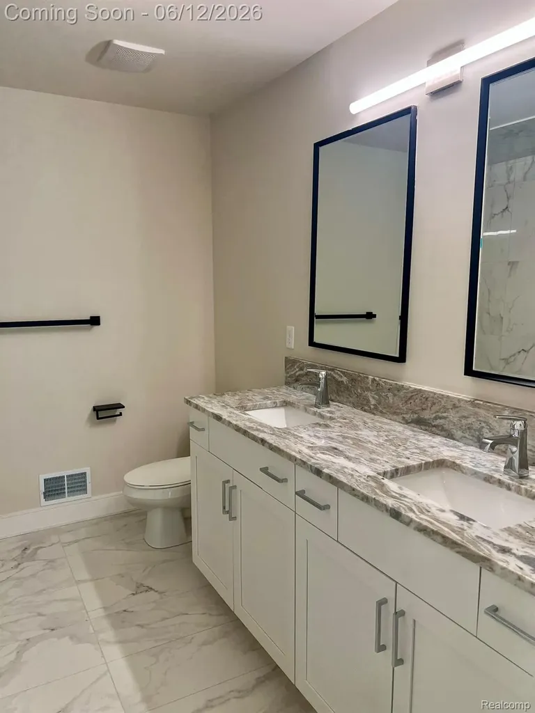 2934 W Walton Boulevard Waterford Charter Township MI 48329