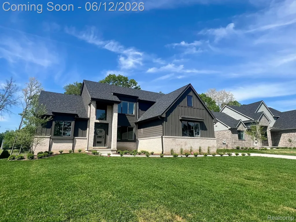 2934 W Walton Boulevard Waterford Charter Township MI 48329