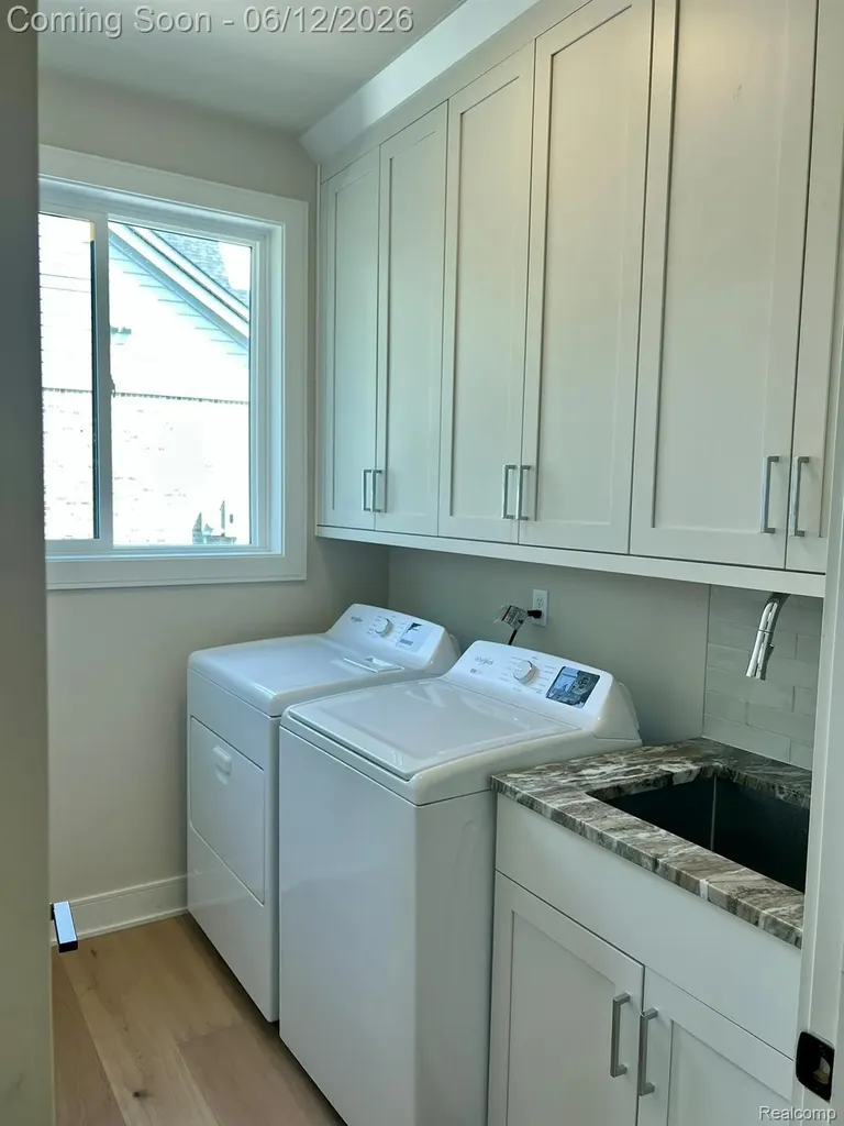 2934 W Walton Boulevard Waterford Charter Township MI 48329