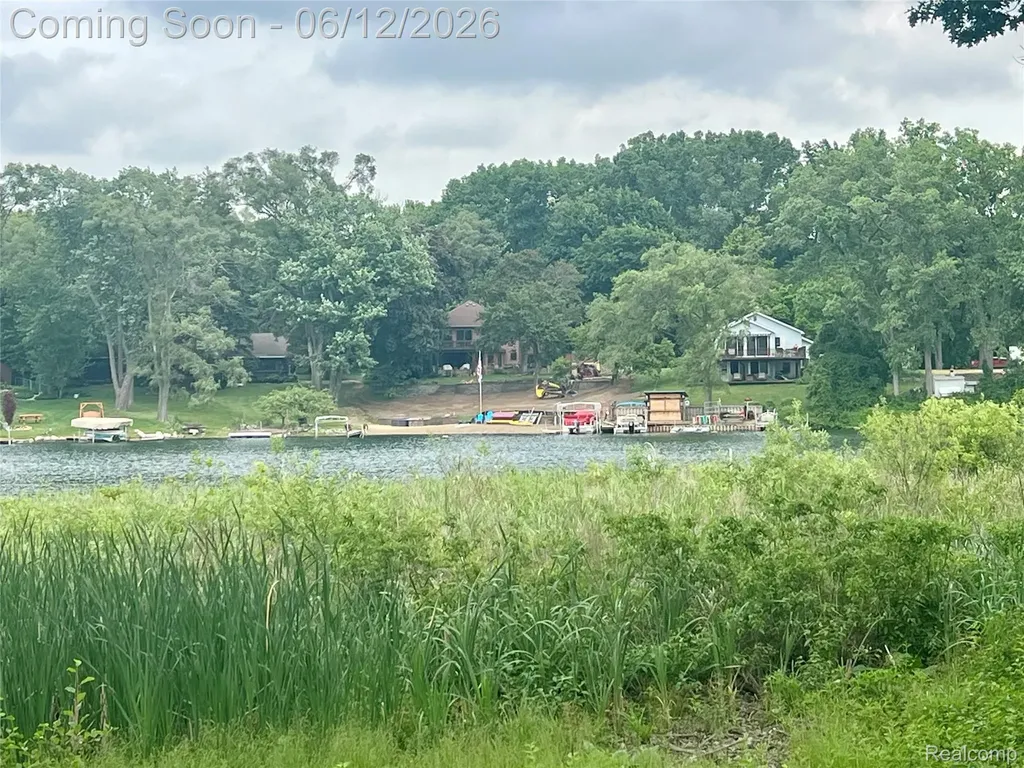 2934 W Walton Boulevard Waterford Charter Township MI 48329
