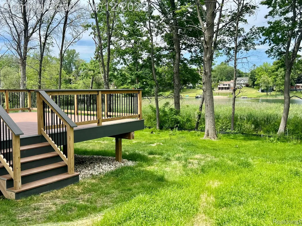 2934 W Walton Boulevard Waterford Charter Township MI 48329
