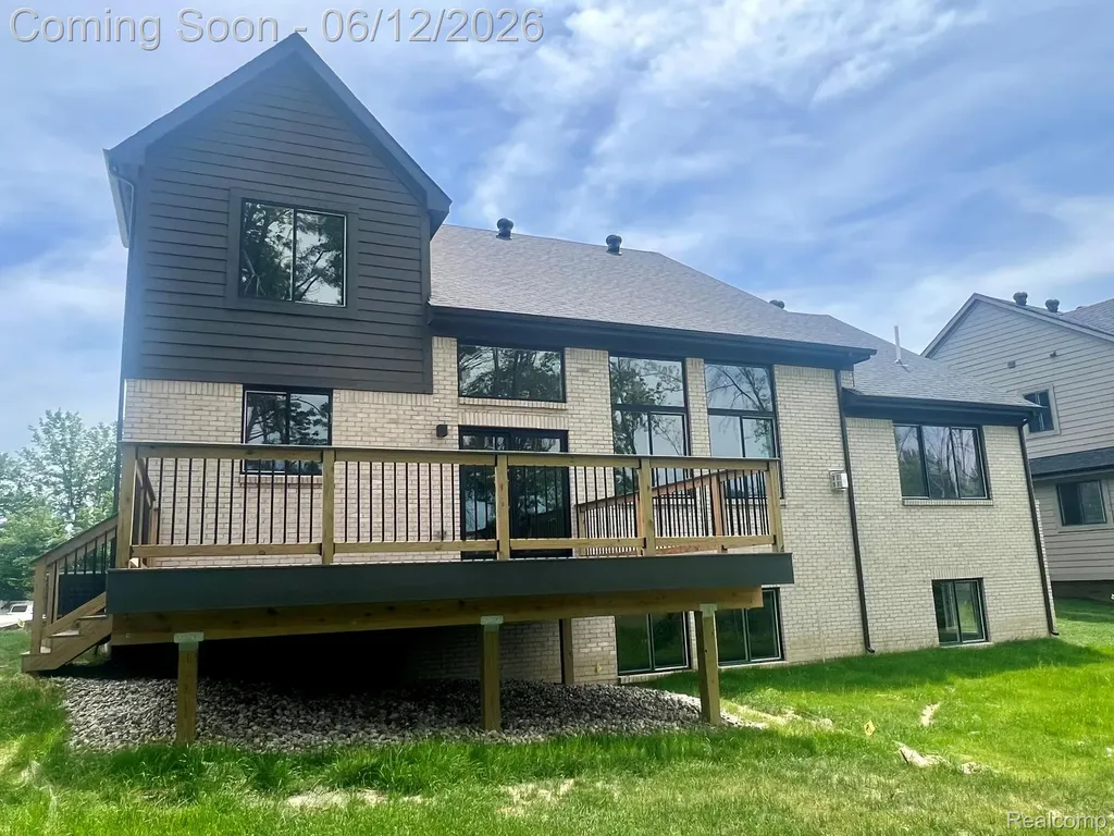 2934 W Walton Boulevard Waterford Charter Township MI 48329