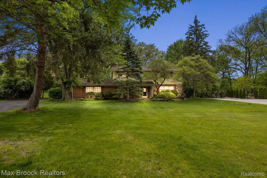 6609 E Knollwood Circle West Bloomfield Charter Township MI 48322