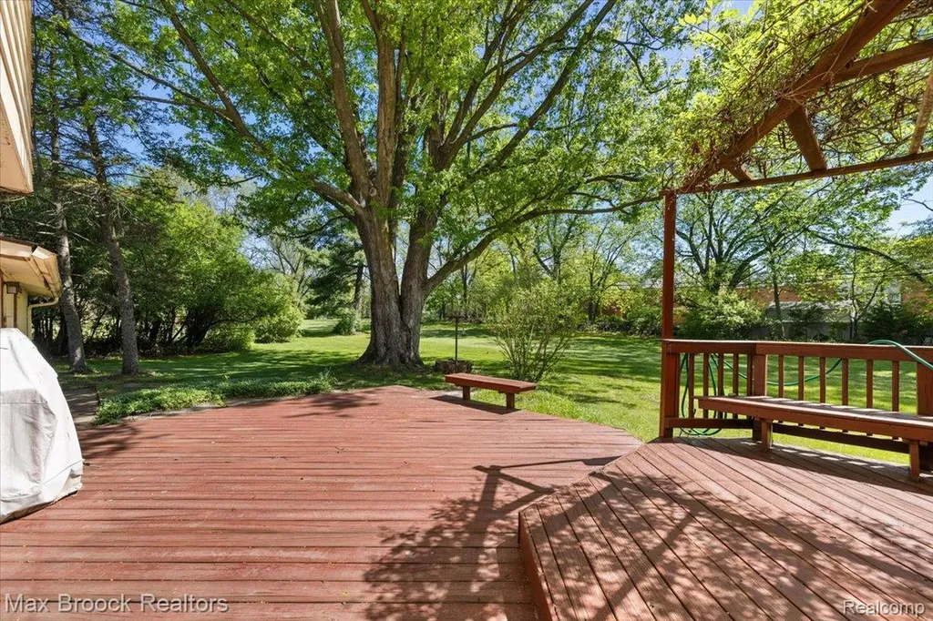 6609 E Knollwood Circle West Bloomfield Charter Township MI 48322