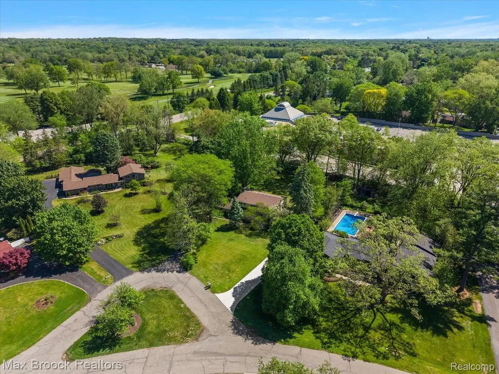 6609 E Knollwood Circle West Bloomfield Charter Township MI 48322