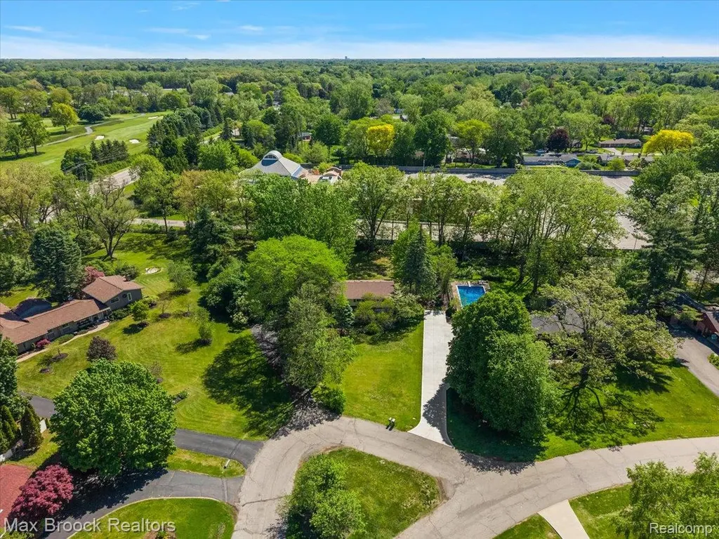 6609 E Knollwood Circle West Bloomfield Charter Township MI 48322