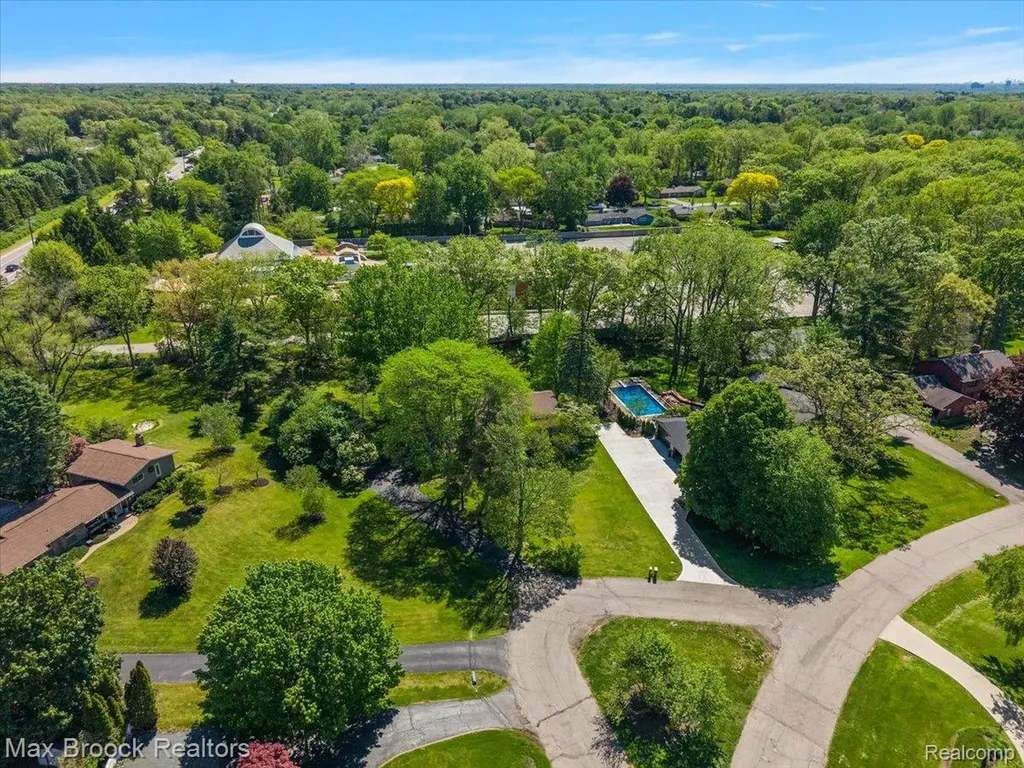 6609 E Knollwood Circle West Bloomfield Charter Township MI 48322