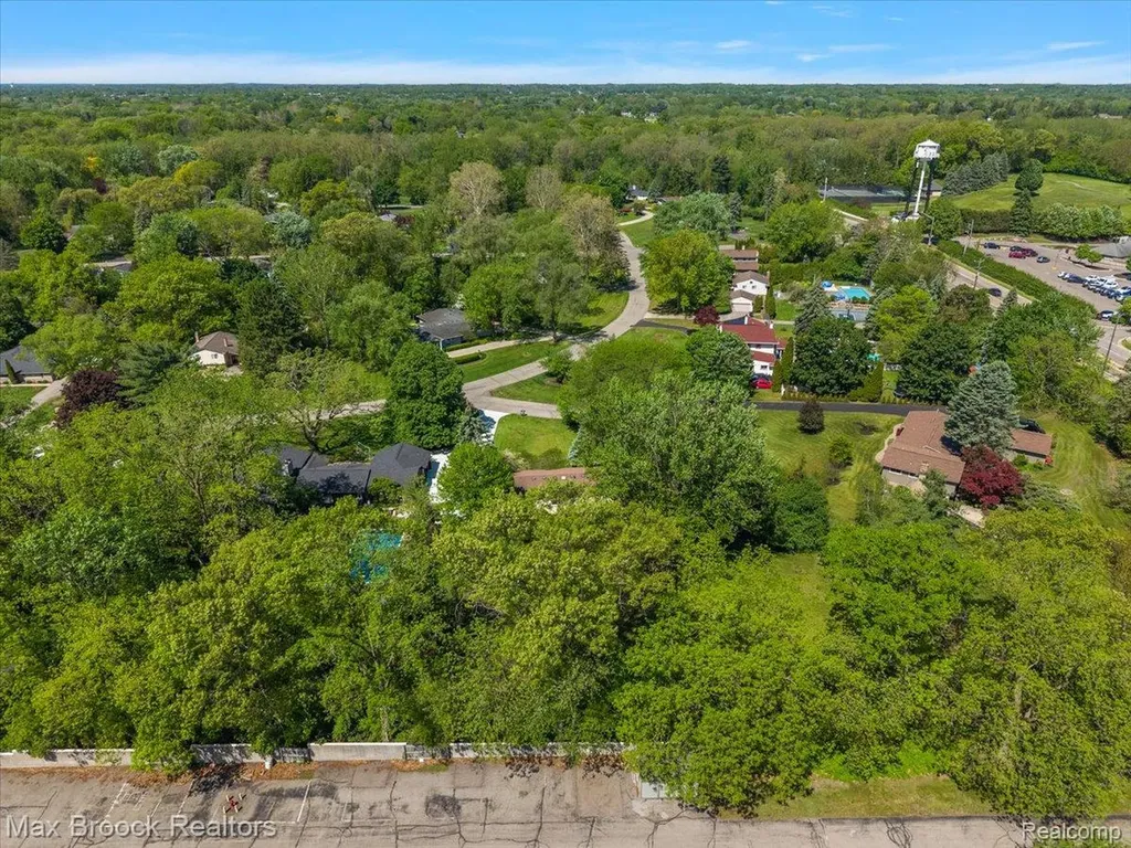 6609 E Knollwood Circle West Bloomfield Charter Township MI 48322