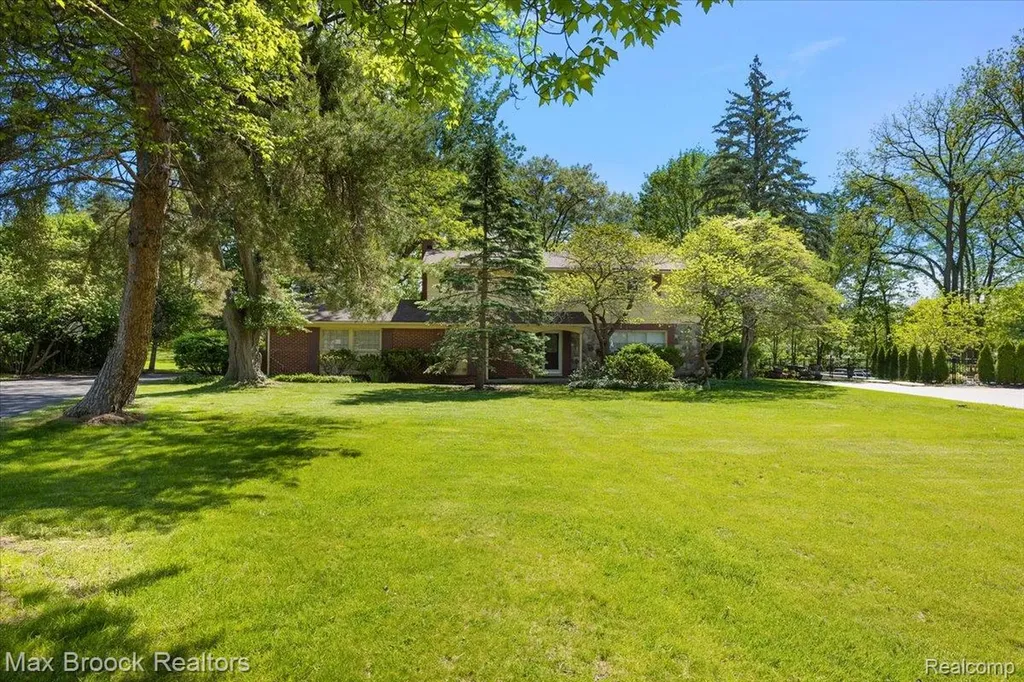 6609 E Knollwood Circle West Bloomfield Charter Township MI 48322