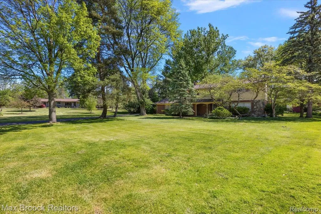 6609 E Knollwood Circle West Bloomfield Charter Township MI 48322