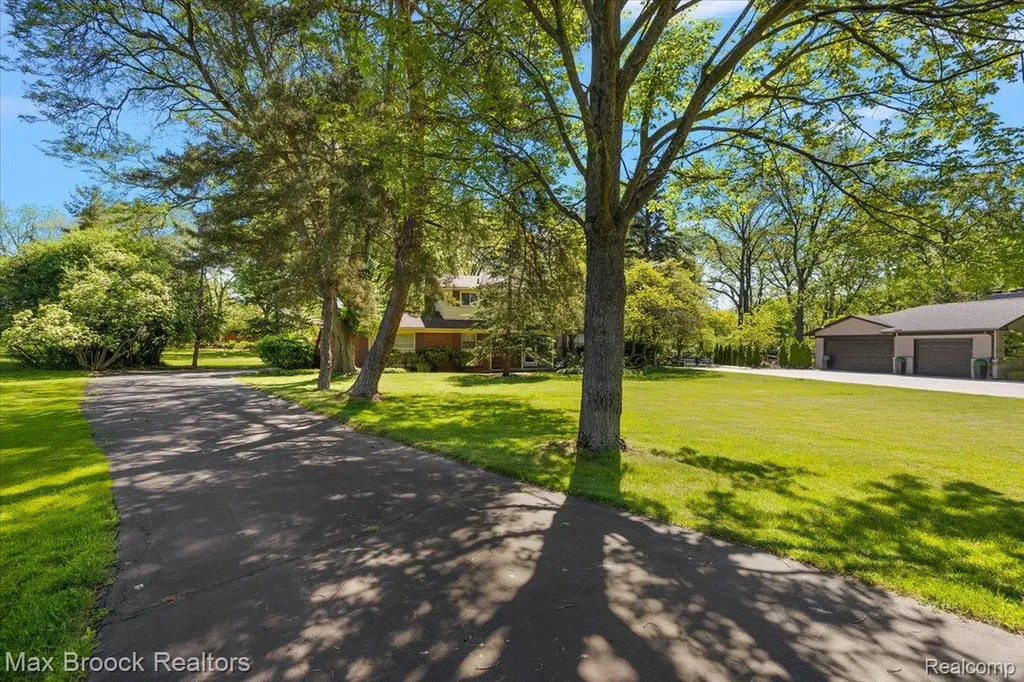 6609 E Knollwood Circle West Bloomfield Charter Township MI 48322