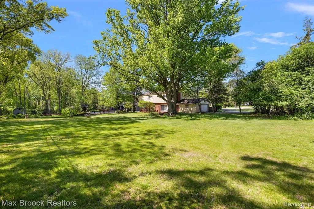 6609 E Knollwood Circle West Bloomfield Charter Township MI 48322